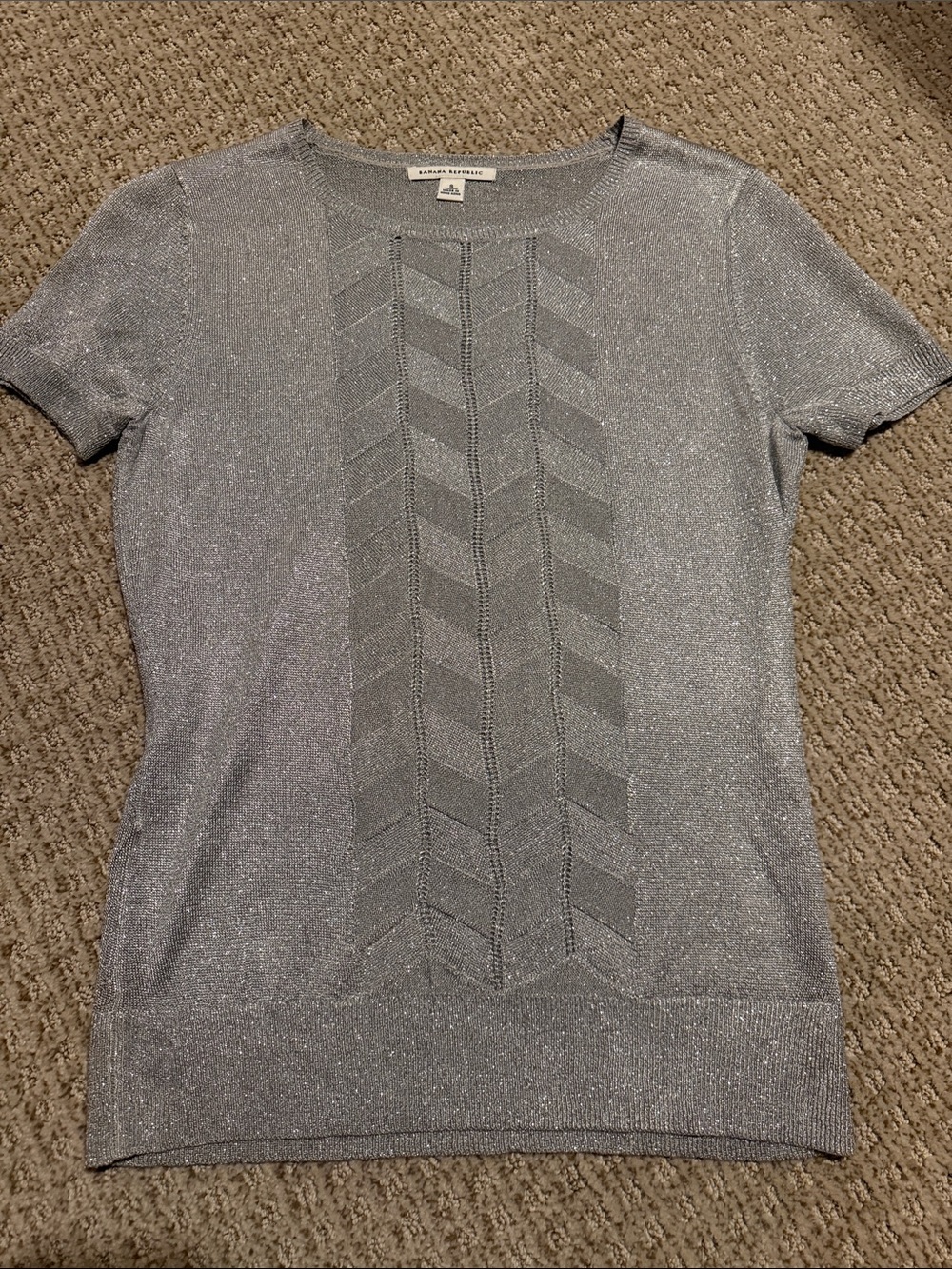 Women’s Banana Republic silver shiny short sleeve sweater shirt sz Small
